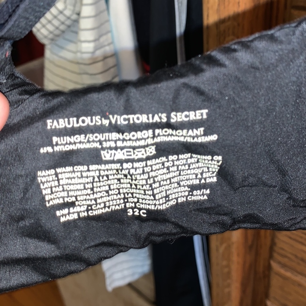 Fabulous by Victoria’s Secret Black Plunge Bra - Picture 8 of 8